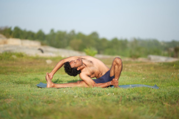 Parirutha janushirshasana